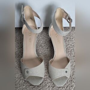 Nine West Women's Ankle Strap Block Heel Partiam Champagne Glittery Sandals